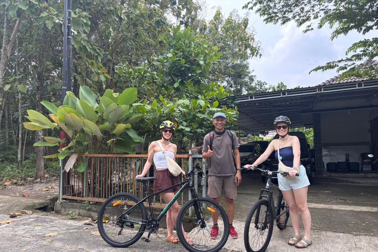 Yogyakarta: Bike Tour, Pottery, Ricefield, Museum With Lunch Bike, Pottery Class, Rice fields, Museum (No Lunch)