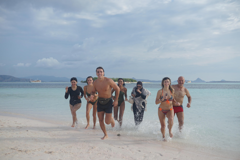 Labuan Bajo: 3-Day Komodo Liveaboard Adventure with VIP Boat