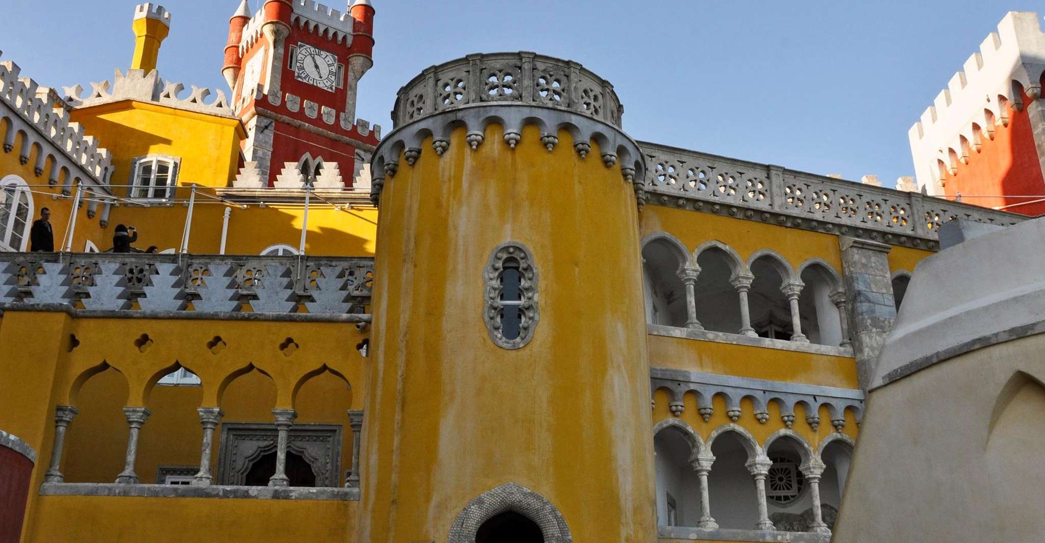 Von Lissabon Sintra, Regaleira, Pena Palace und Cascais Tour - Hizvo