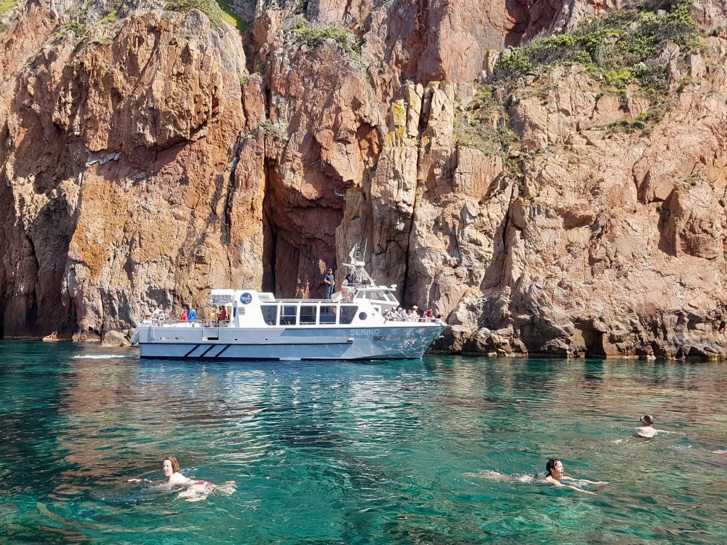 Croisière visite des Calanques de Piana Baignade en vedette