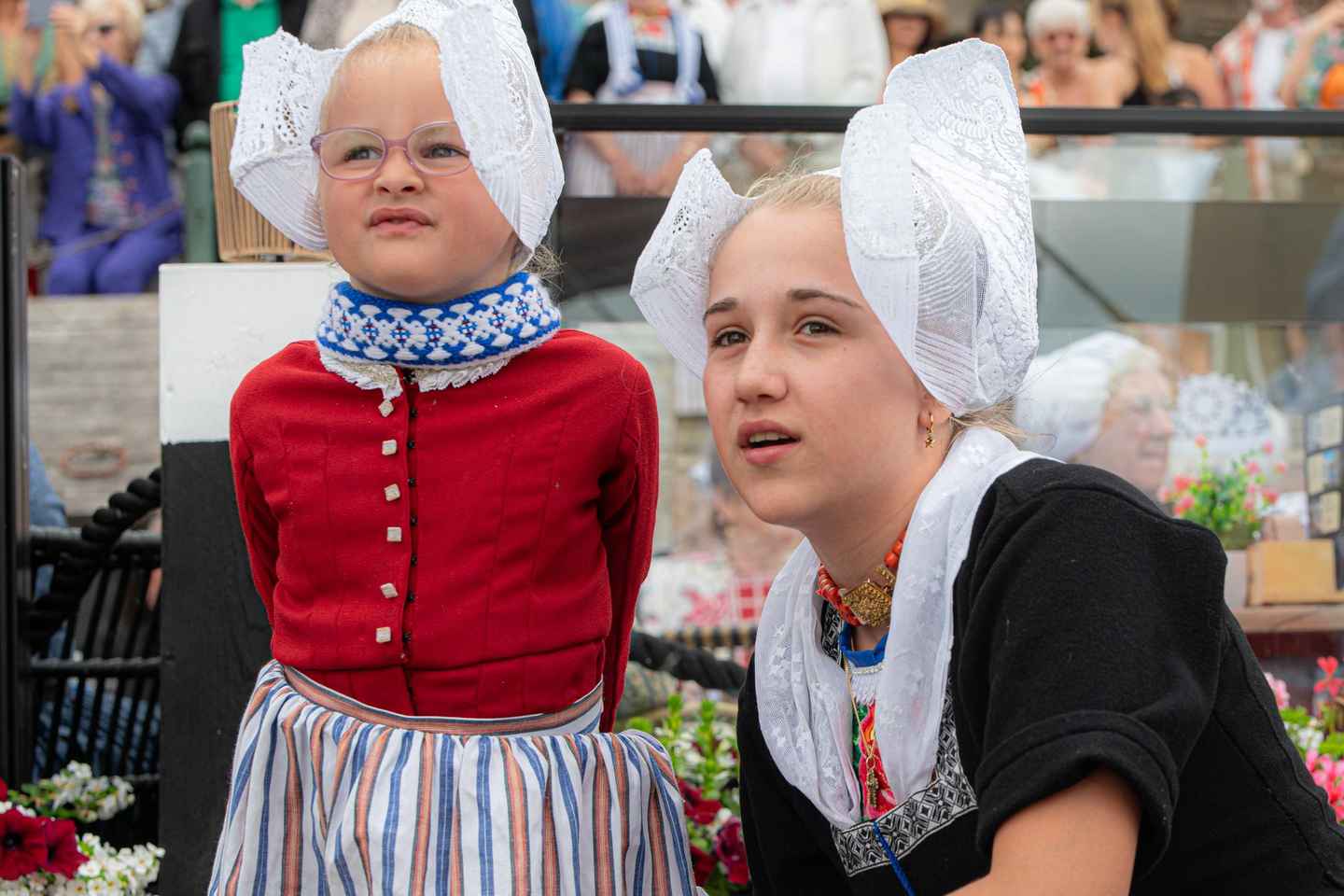 Authentic Volendam Half-Day Trip: Traditions, Food & Crafts