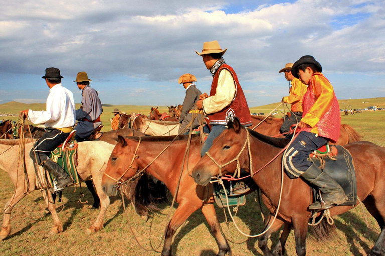 Transport Terelj national park , Chinggis Khaan statue ,