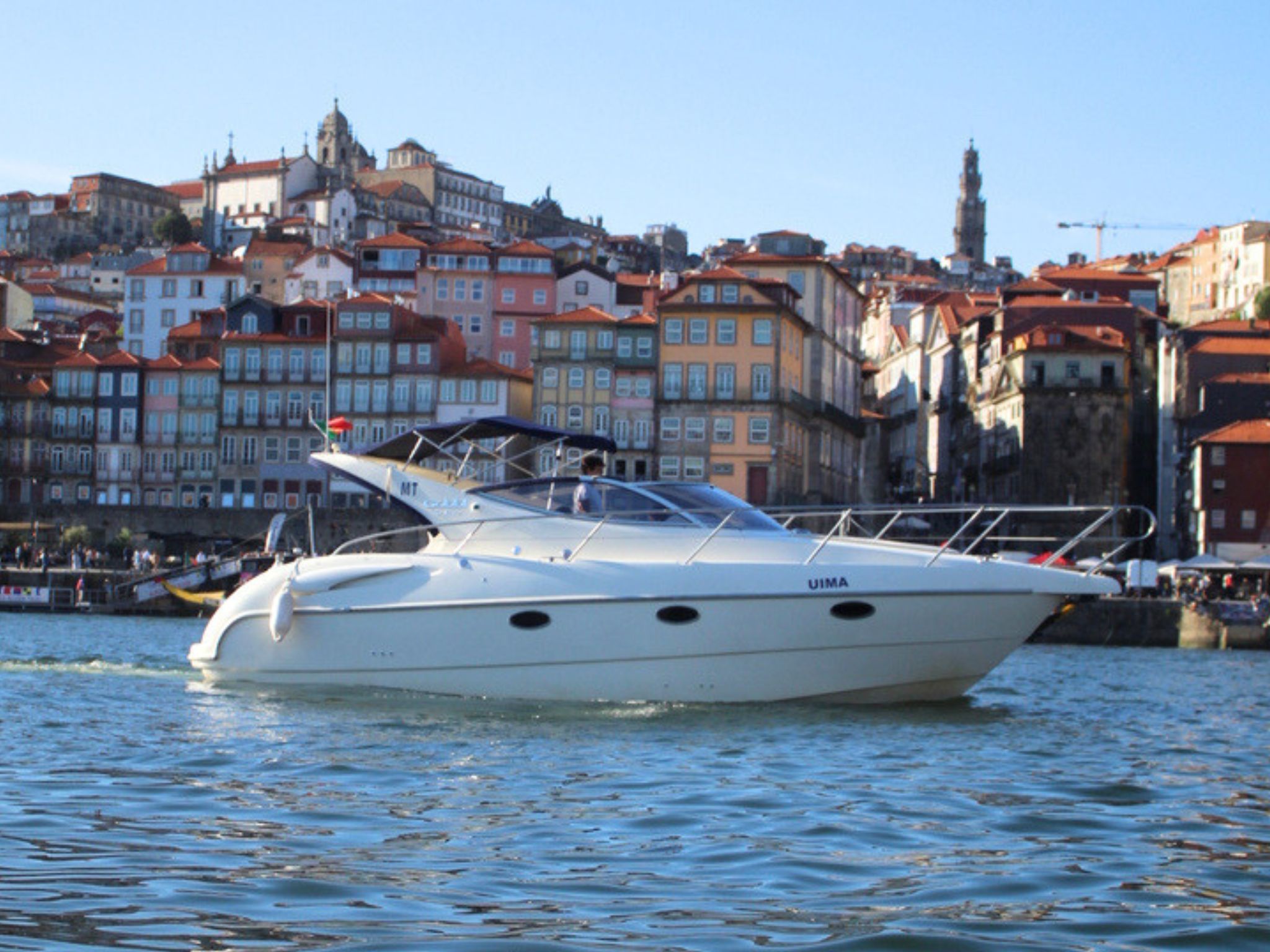 Porto: Private Yacht-Tour mit lokalem Wein und Snacks