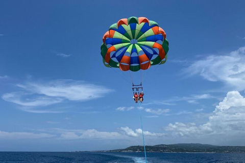 Pacotes de aventura com esportes aquáticos emocionantes em Montego BayMontego Bay: JetSki, Parasailing e Bamboo Rafting