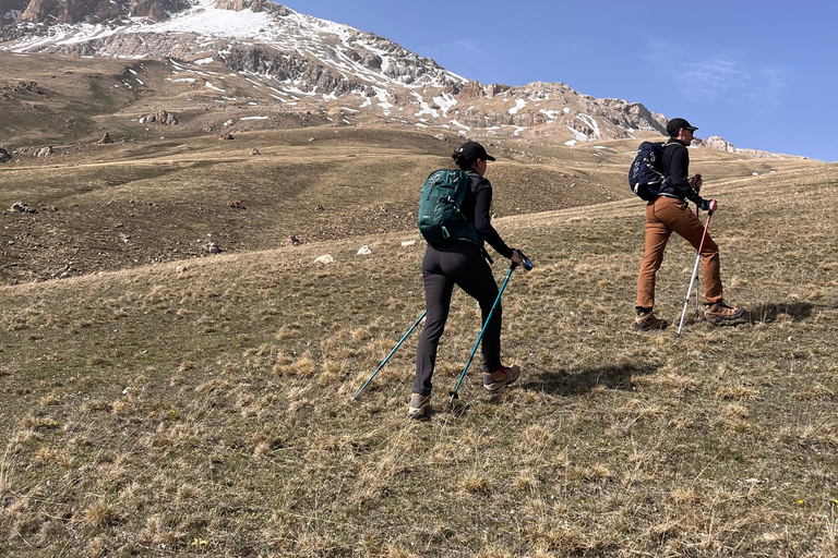 3 day trekking between mountain villages Khinaliq - Qriz Baku: 3 day trekking aroud mountain villages Guba - Khinalig