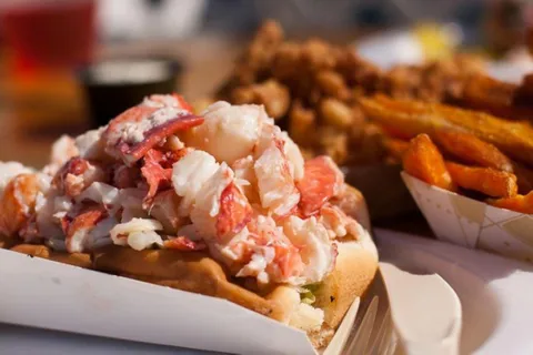 Boston: Guided Seafood Tasting and History Tour