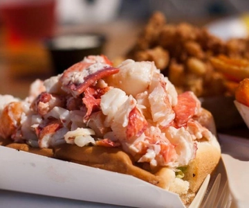 Boston: Guided Seafood Tasting and History Tour
