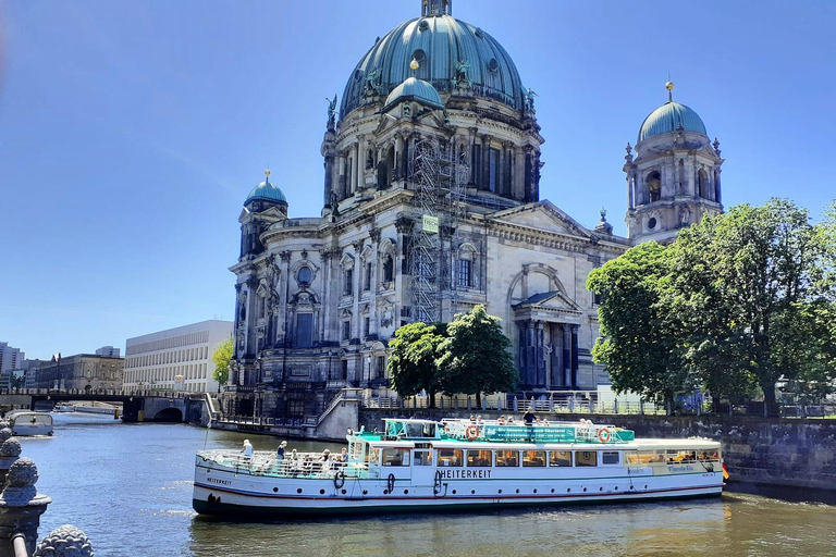 Berlin: Spreefahrt mit beheiztem Schiff + Live Guide