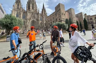 Barcelona: 2,5-stündige historische Tour mit dem Fahrrad oder E-Bike