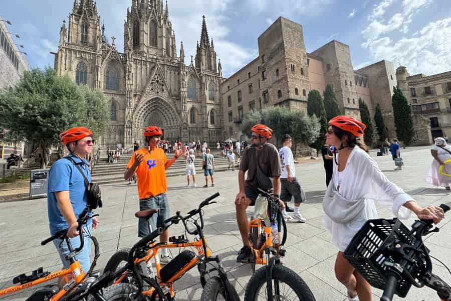 Barcelona: 2,5-stündige historische Tour mit dem Fahrrad oder E-Bike. Foto: GetYourGuide