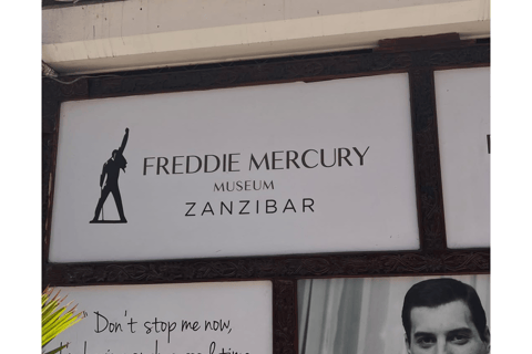 Excursão a Stone Town e à Quinta das Especiarias com almoço tradicionalPasseio pela Cidade de Pedra e Fazenda de Especiarias com Almoço Tradicional