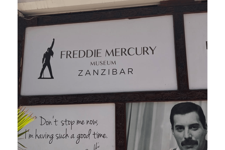 Excursão a Stone Town e à Quinta das Especiarias com almoço tradicionalPasseio pela Cidade de Pedra e Fazenda de Especiarias com Almoço Tradicional