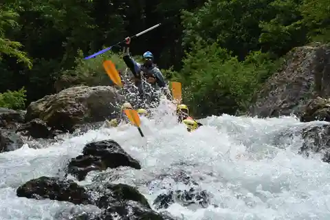Rio Laos: 11 Km de descida média de Rafting Clássico