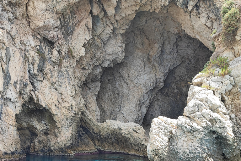 Taormina Giardini Naxos: Boat Tour with Aperitif & SwimMasks Giardini Naxos: Boat Tour with Swim Masks and Aperitif