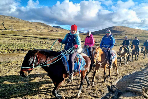 Cusco: 1-day Tour to the 7 lakes of Ausangate |with lunch|