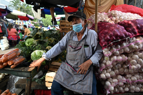 San Salvador: Tour gastrónomico guiado y compras en el mercado local