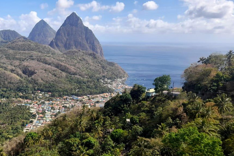 Doświadczenie w Soufriere: Kąpiel błotna, wodospad, Pitons, zatoka Marigot.