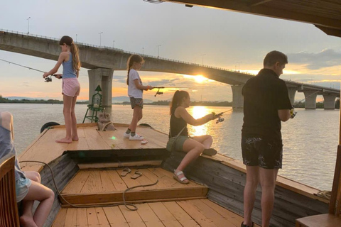 HoiAn: Sunset Fishing Boat Tour and BBQ Dinner with locals