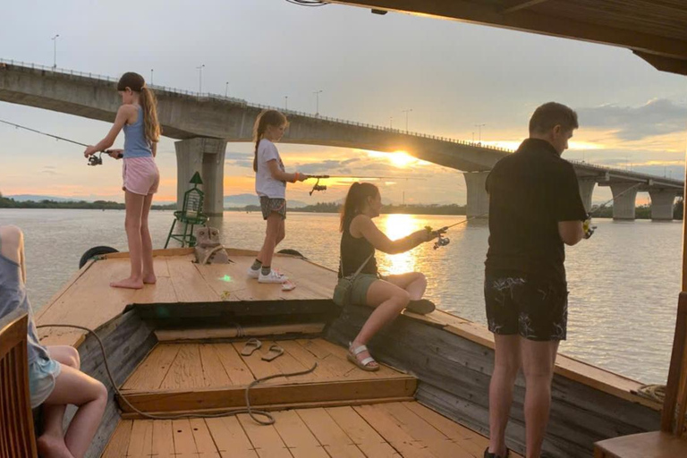 HoiAn: Sunset Fishing Boat Tour and BBQ Dinner with locals