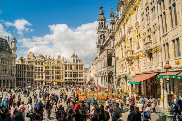 Visit Brussels Walking Tour with Highlights and Hidden Gems in Brussels