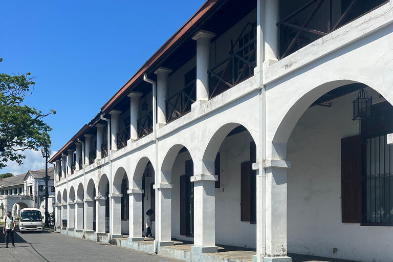 加勒堡：专业女导游带领的徒步导览加勒堡：专业女导游带你徒步导览