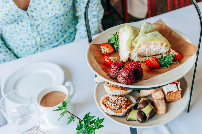 Gothenburg: Archipelago Cruise with Swedish Fika (Guided)