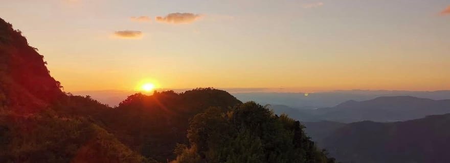 Nong Khiaw : randonnée jusqu'à un camping au-dessus des nuages