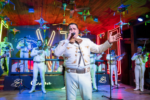 Guadalajara: Guided Tlaquepaque Night Tour with Hotel Pickup