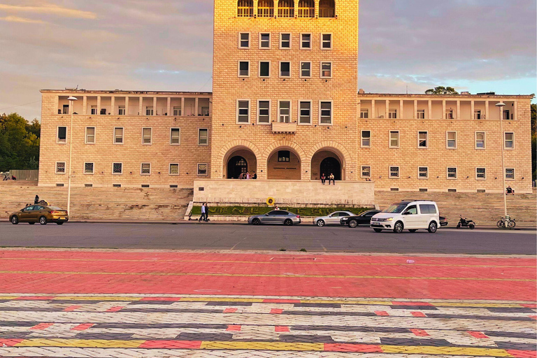 Hoogtepunten van Tirana: Een wandeltour met een lokale gids