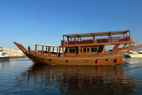Muscat: Omaanse traditionele dhow boottocht bij zonsondergang
