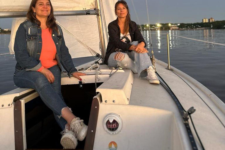 Private Sailing Tour with &quot;Alfajores&quot; and WineAmazing private sailing tour in Colonia del Sacramento