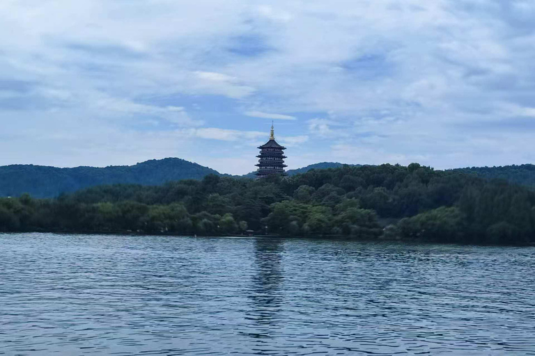 Hangzhou: West Lake, Lingyin Temple & Tea Village Group Tour