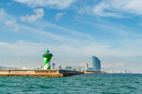 Barcelona: Catamaran cruise overdag of bij zonsondergang met drankjeZonsondergang: boottocht op een catamaran met een kleine groep