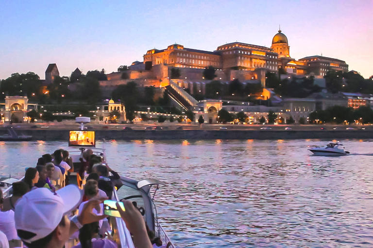 Budapest : 1 heure de croisière touristique en soirée avec boissonBudapest : 1 h de croisière en soirée et 1 boisson