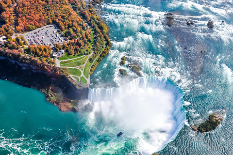 From Toronto: Niagara Falls Bus Tour with Boat Cruise