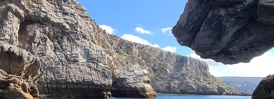 Sesimbra : excursion en bateau vers les plages sauvages et les grottes