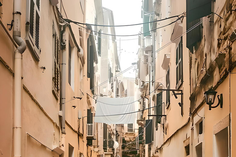 Vamos nos perder nas ruelas do centro histórico de Corfu