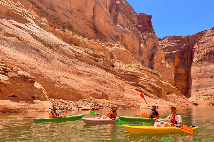 Page/Lake Powell: Geführte Kajak- und Water Antelope Canyon-Tour. Foto: GetYourGuide