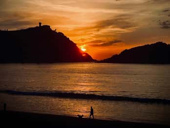 Saint-Sébastien : coucher de soleil depuis le catamaran dans la baie de La Concha