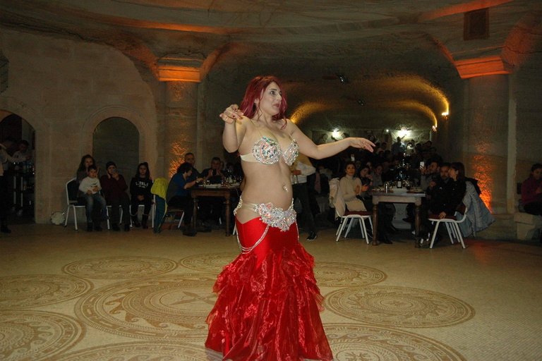 Spectacle nocturne turc traditionnel d&#039;Icmeler avec dîner et boissons