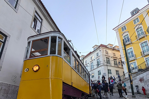 Lisbon: Private full Day Sightseeing tour by tuk-tuk.
