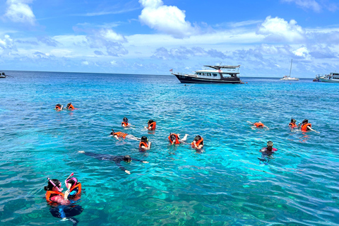 Phuket : excursion en hors-bord aux îles Racha et Coral avec déjeunerOption de lieu de rendez-vous