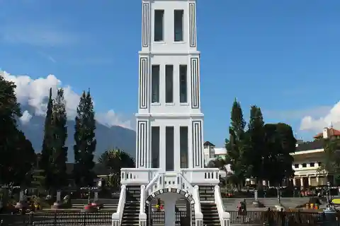 Padang : Wonderful City Tour Padang with Lunch