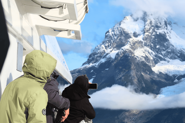 Puerto Natales : navigation vers les glaciers Balmaceda et SerranoPuerto Natales : Navigation vers les glaciers Balmaceda et Serrano