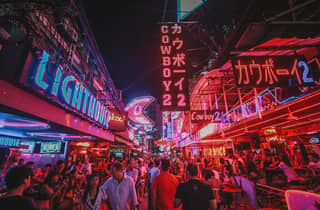 Unsere Bangkok-Nachttour: Rooftops, Soi Cowboy, Bar, Club & GoGo