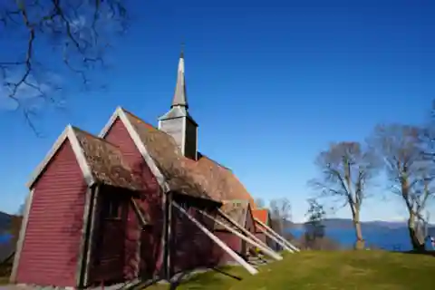 Molde: Atlantic Ocean Road, Kvernes Stave Church & More