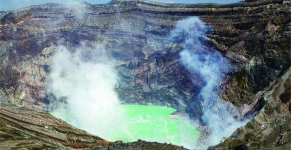 Von Fukuoka: Berg Aso, Kurokawa Onsen und Schrein-Tour