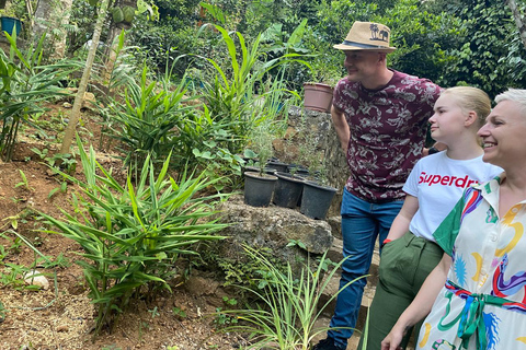 Ella : Clase de cocina con increíble visita al Jardín de las Especias