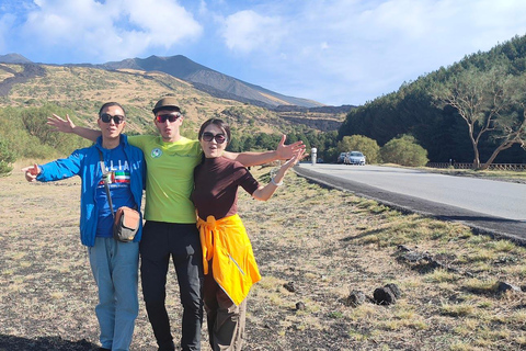 TOUR GUIDATO DELL&#039;ETNA CON PARTENZA DA CATANIAExcursión al Etna por la mañana