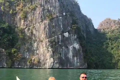 2 Horas de Canoa Privada para Descubrir lo Mejor de la Bahía de Ha Long